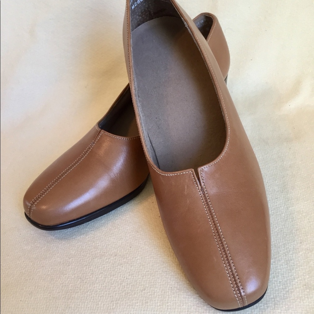 Munro American Slip On Pumps